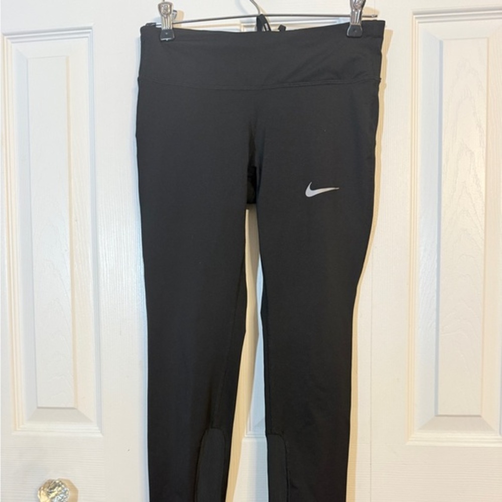 Nike Women's Black Leggings Size XS Mesh Panels on Legs. Zipper Pocket AB